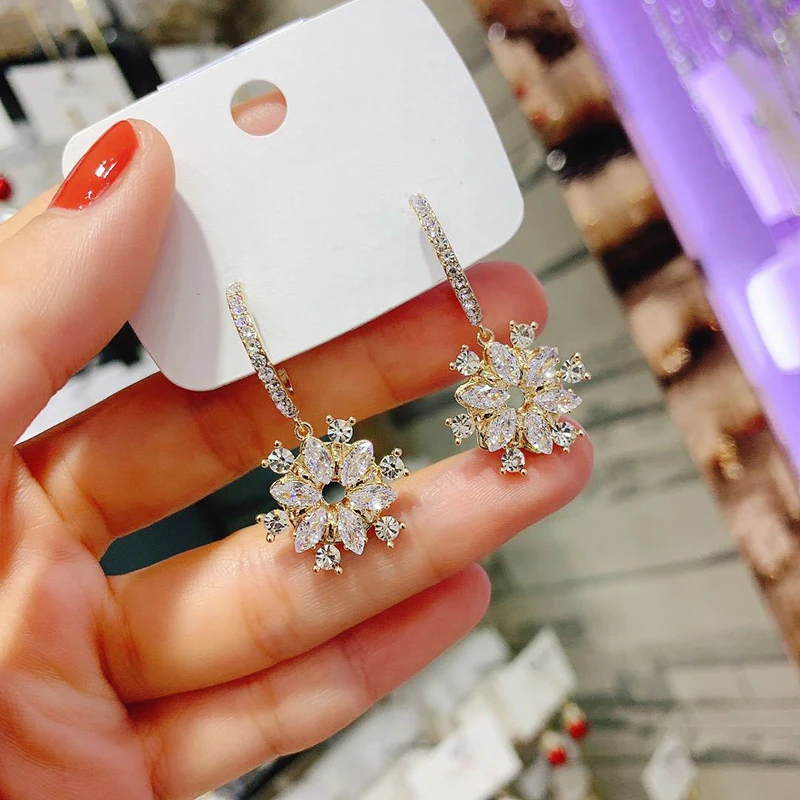 Великолепные золотые серьги Huitan для женщин, полностью блестящие кубические циркониевые романтичные женские серьги для свадьбы, помолвки, вечеринки, модные серьги