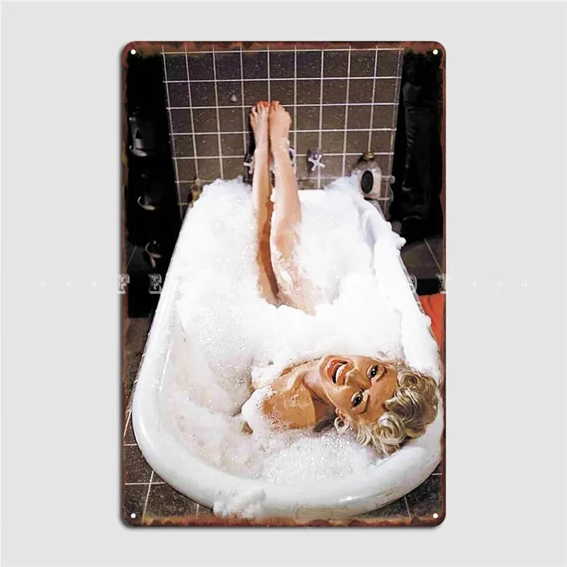 

Мэрилин Монро принимает пузырьки в ванну металлический Плакат на заказ Настенный декор кинотеатр гостиная жестяной знак плакат