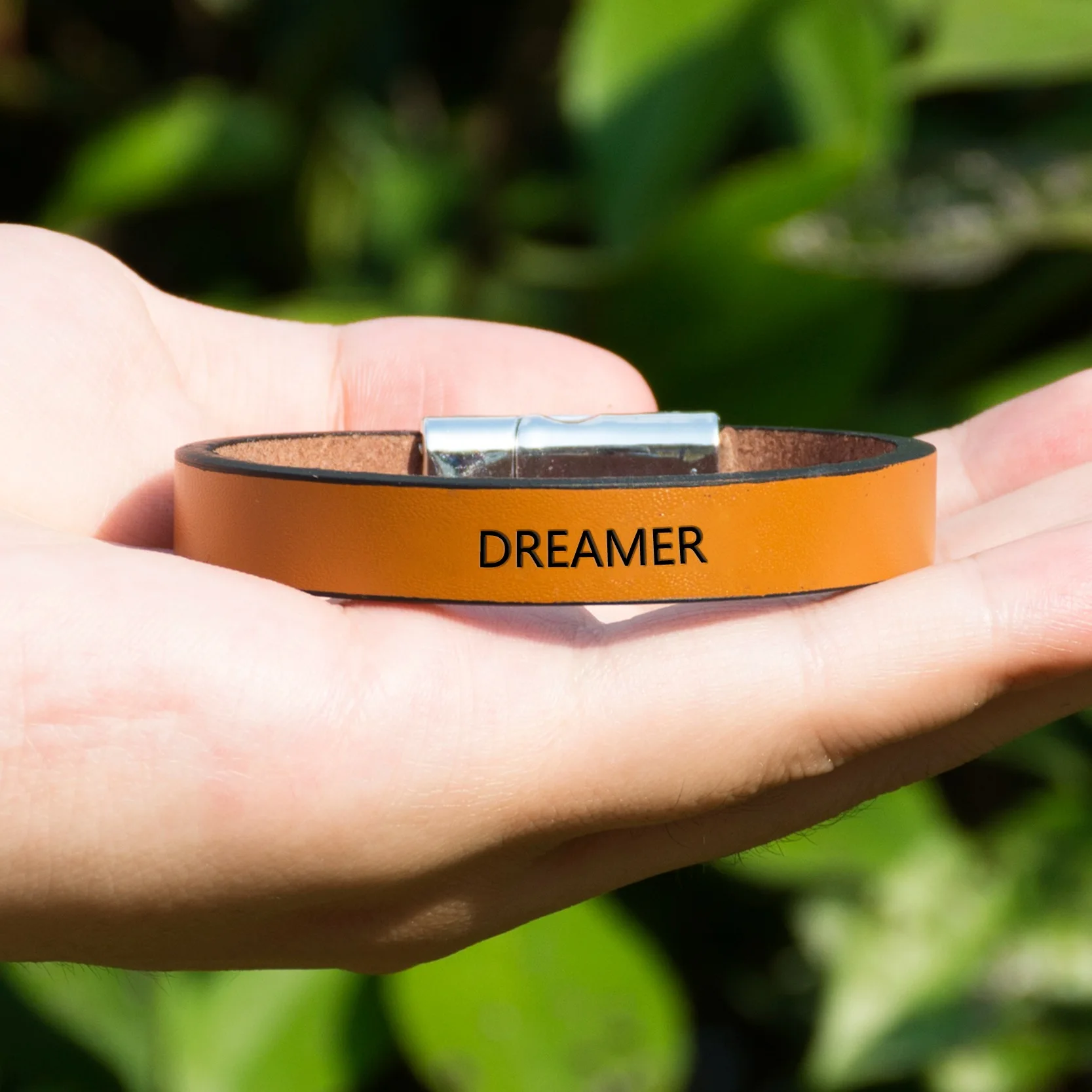 DREAMER новые модные Выгравированные буквы браслет на магнитной застежке кожаные