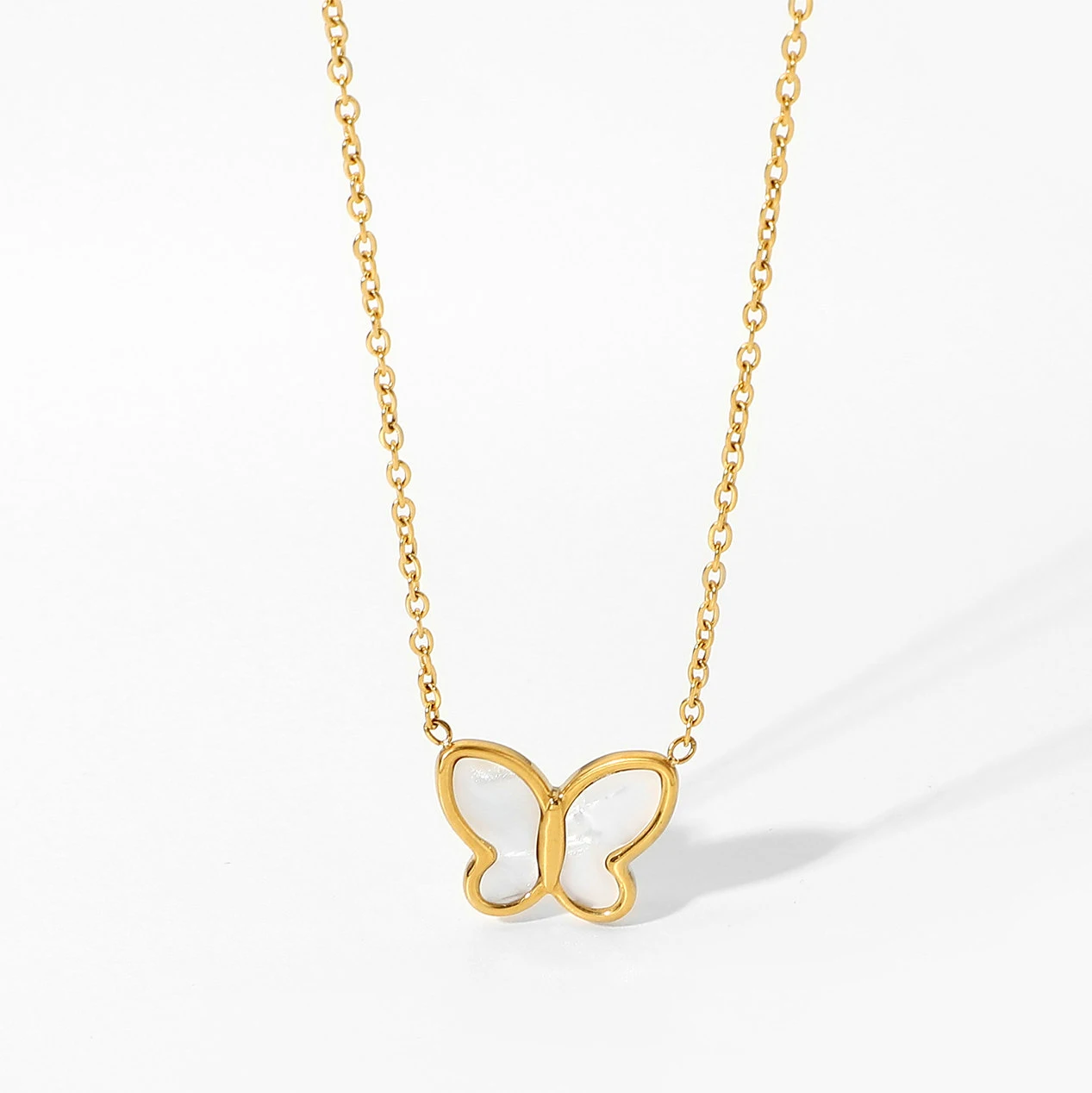 

Tarnish Free Shell Butterfly Pendant Necklace For Women 18k Gold Plated Stainless Steel Choker Necklace