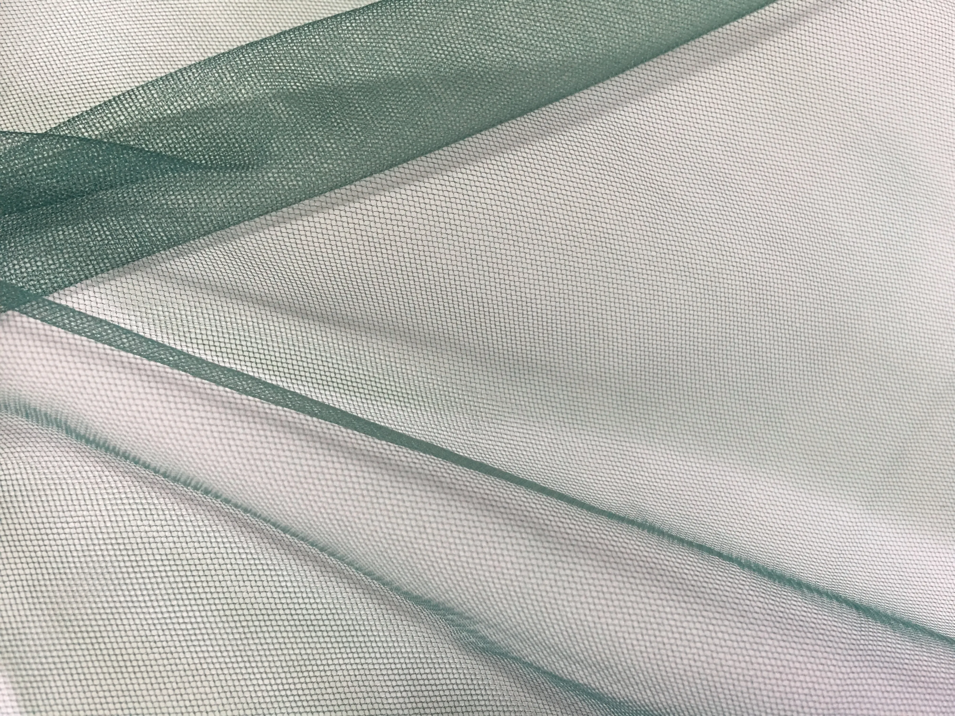 Изумрудно зеленый тонкий мягкий тюль хорошего качества 160 см в ширину 4 м/лот с