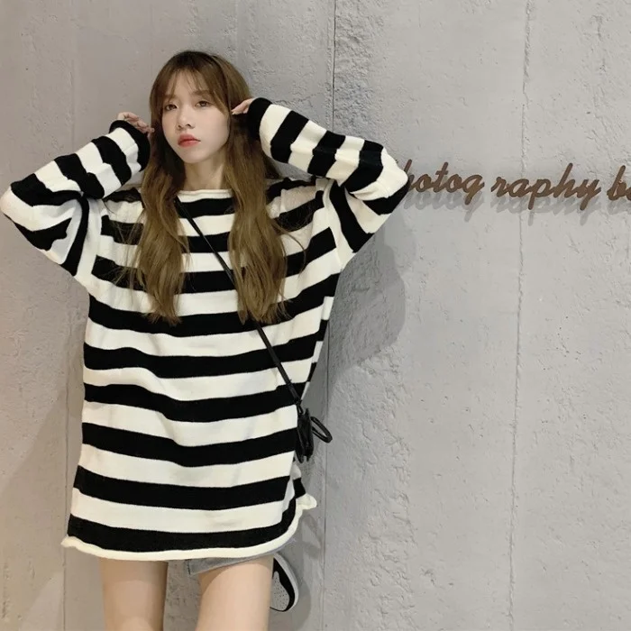 

2021 New Autumn Black and White Contrast Color Striped Long-Sleeved Sweater Women's Korean-Style Loose and Lazy Style Mid-Length