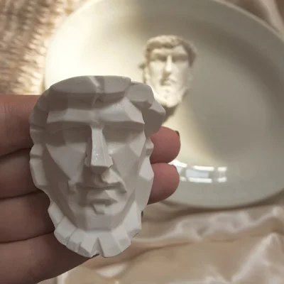 B 50mm Resin HUANZHI, новинка, преувеличенная, смешная, абстрактная, золото, металл, западные аксессуары, половина человеческого лица, портрет, брошь для женщин, вечерние - Окраска металла: B 50mm Resin