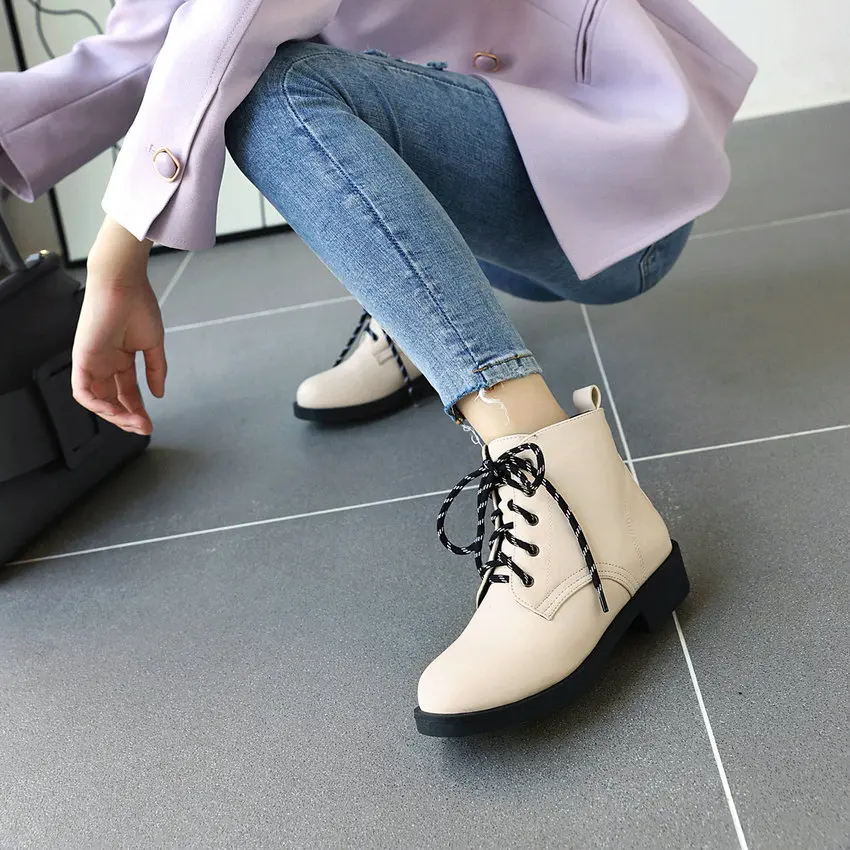 QUTAA/ г. Повседневная осенне-зимняя женская обувь из PU искусственной кожи на шнуровке с круглым носком теплые меховые ботильоны из искусственной кожи на квадратном каблуке размер 34-43