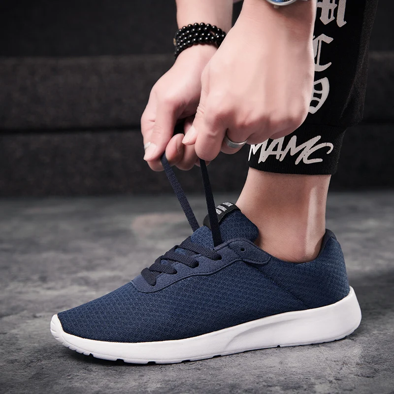 Мужские повседневные теннисные туфли черные удобные сетчатые лоферы