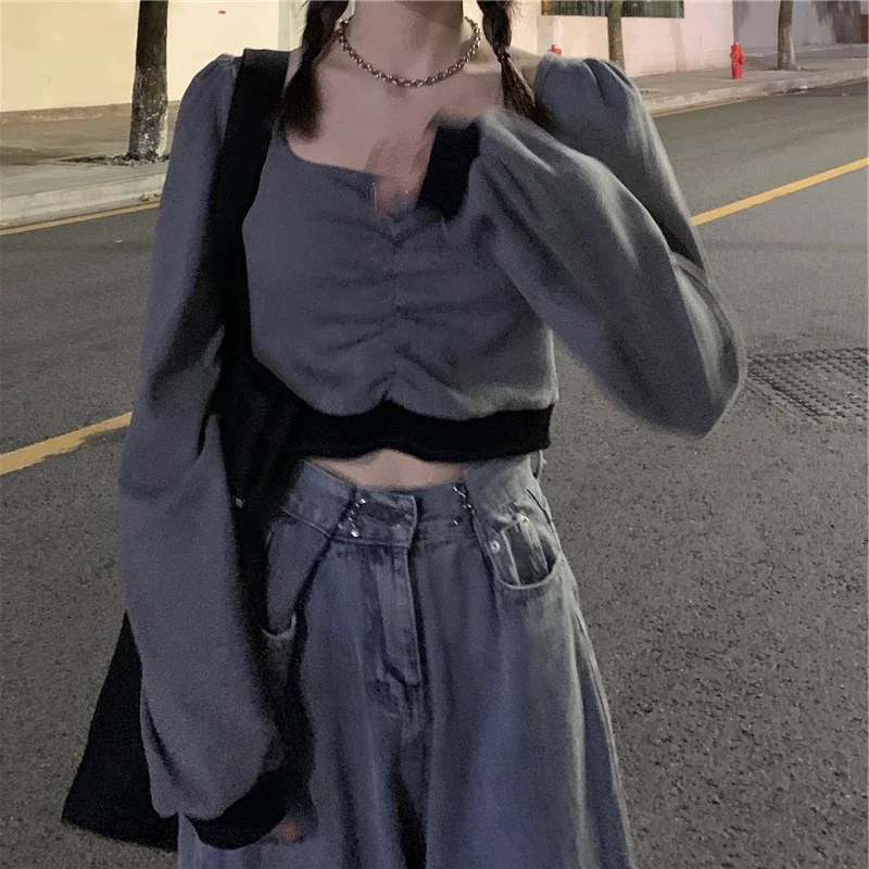 

Женская футболка с длинным рукавом и квадратным вырезом