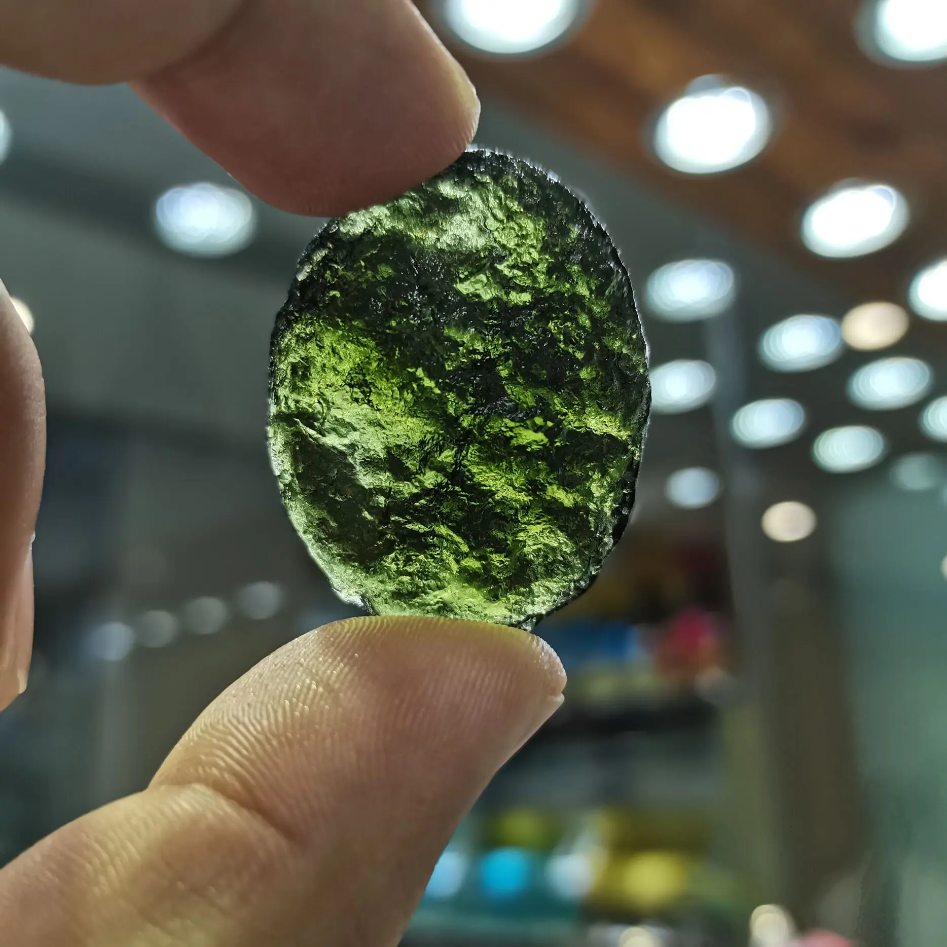 

Натуральный чешский метеоритный ударопрочный камень Moldavite 45-50 г, Хрустальный энергетический камень, 1 шт.