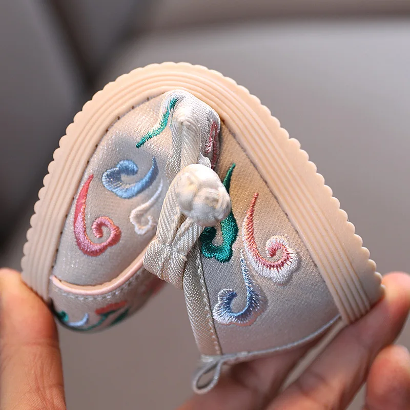 

2021 Spring New Cloth Shoes Children Embroidered Shoes Old Beijing Cloth Shoes Baby Costume Performance Shoes Girls Soft Flats