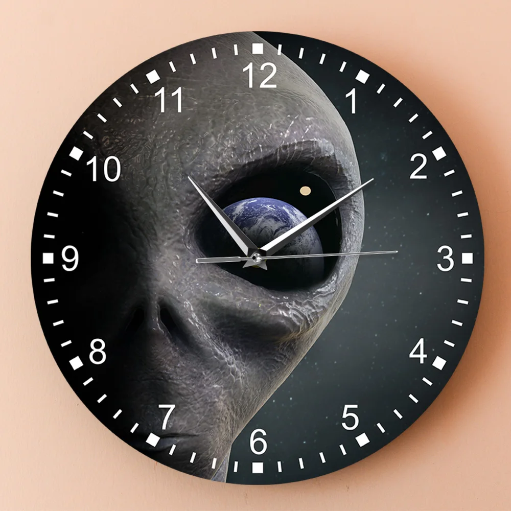 Extraterrestrial Alien Looking At Earth Printed Round Wall Clock Space Planet Acrylic Slient Watch Saucerman Hanghing Time | Дом и сад