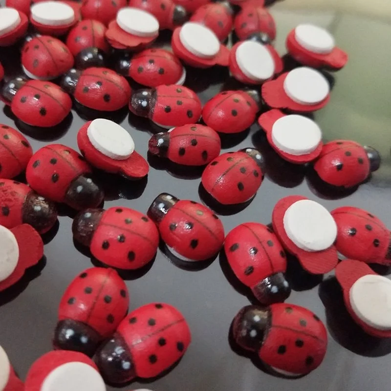 

100pcs Creative Small Red Ladybugs DIY Craft Accessories Wooden Yellow Bee Adhcsive Furnishing Articles Fashion Jewelry Beads