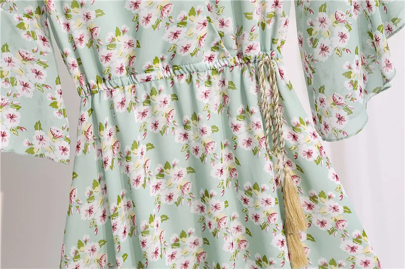 Женское шифоновое платье до колена с v-образным вырезом и принтом на весну лето