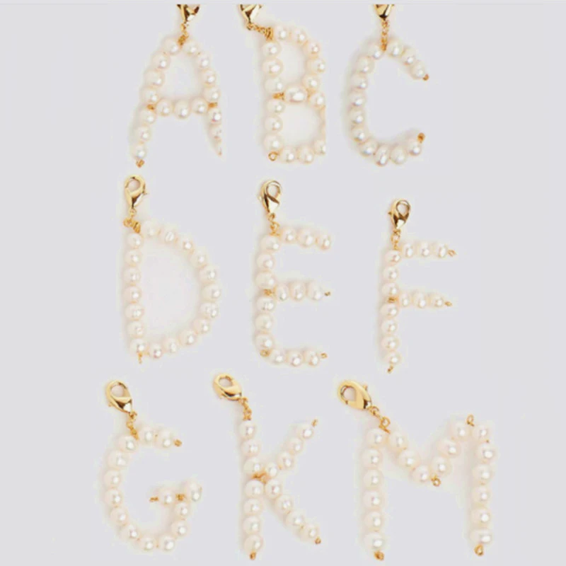 Цепочка с подвеской в виде букв алфавита золотого цвета простое модное