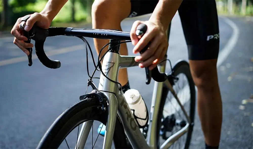 Цена Один светильник, вес, углеродное волокно, руль для шоссейного велосипеда, интегрированный руль для шоссейного велосипеда, руль 380/400/420 28,6 мм