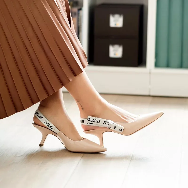 Туфли лодочки женские с ремешком на пятке стильные босоножки бантиком