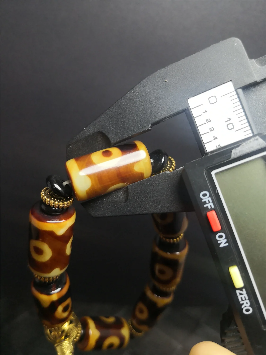 Мужской браслет из натурального старого агата с защитой от сглаза