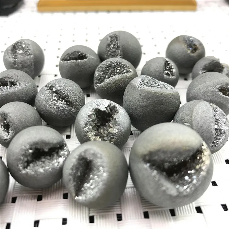 

100G Natural Stone Crystal Ball Mineral Electroplated Gray Agate Crystal Hole Ball Home Decoration Energy Wheel Pulse Repair