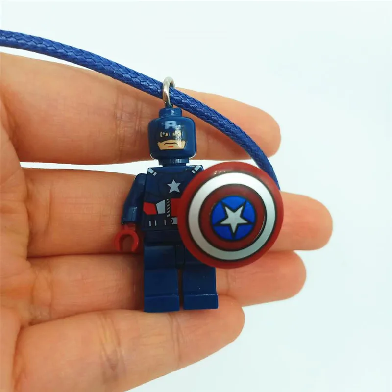 Ожерелье с подвеской в виде игрушечной фигурки супергероя летучей мыши капитана