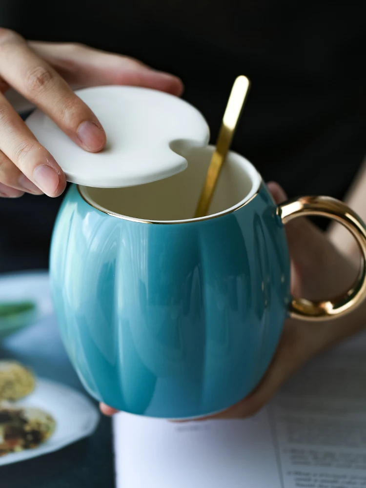 

Creative Personality Pumpkin Mug Ceramic Mug with Lid Spoon Macaroon Lovers Cup Large Capacity Men and Women Cups.