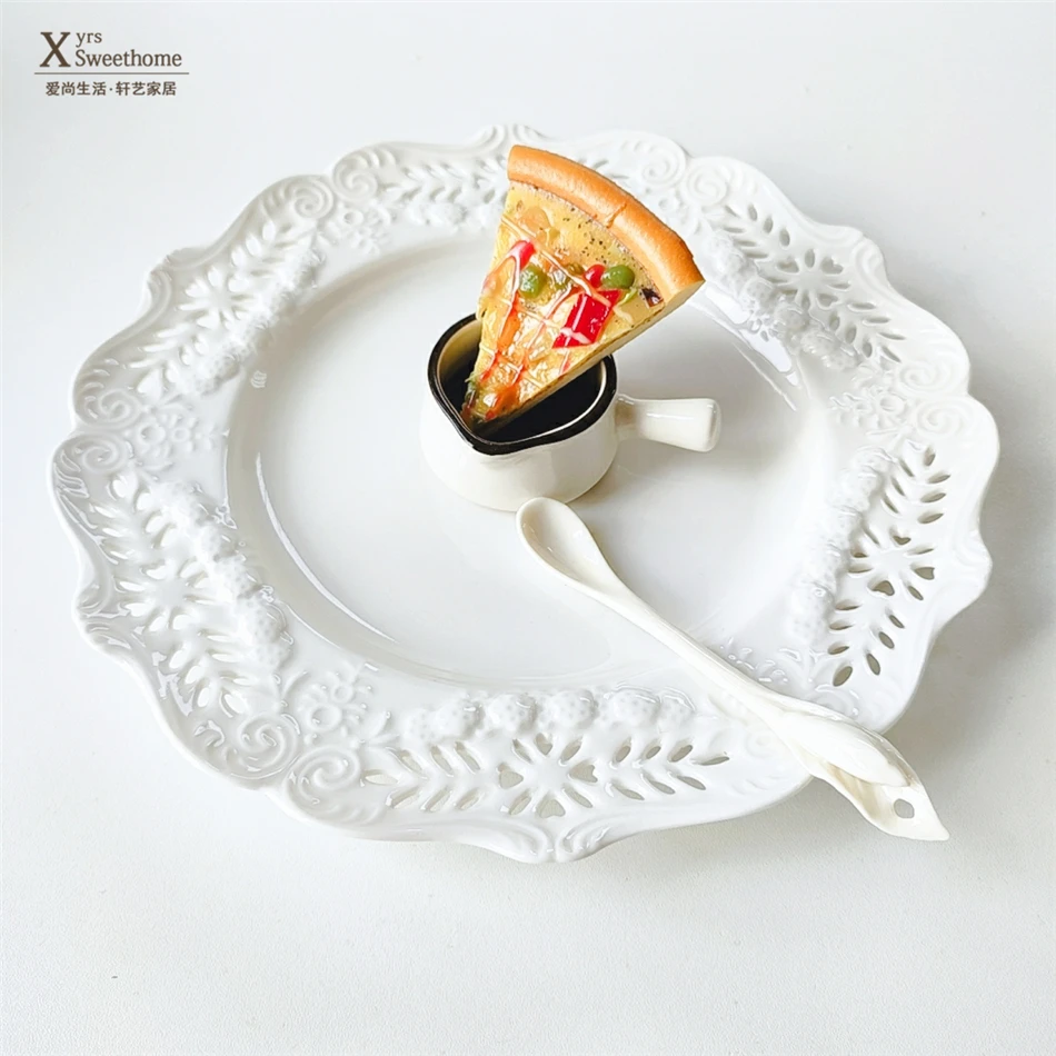 

White Ceramic Dinner Plate Retro Hollow Display Plate Tall Cake Dessert Plate Craft Carving Home Living Room Decoration Tray
