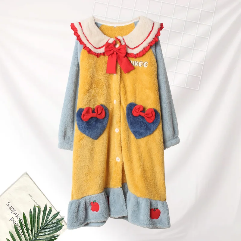 Зимняя Коралловая бархатная утолщенная ночная рубашка с кукольным воротником