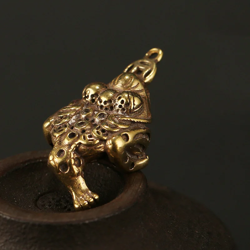 Подвеска в виде жабы из чистой меди с тремя ножками ретро латунный брелок