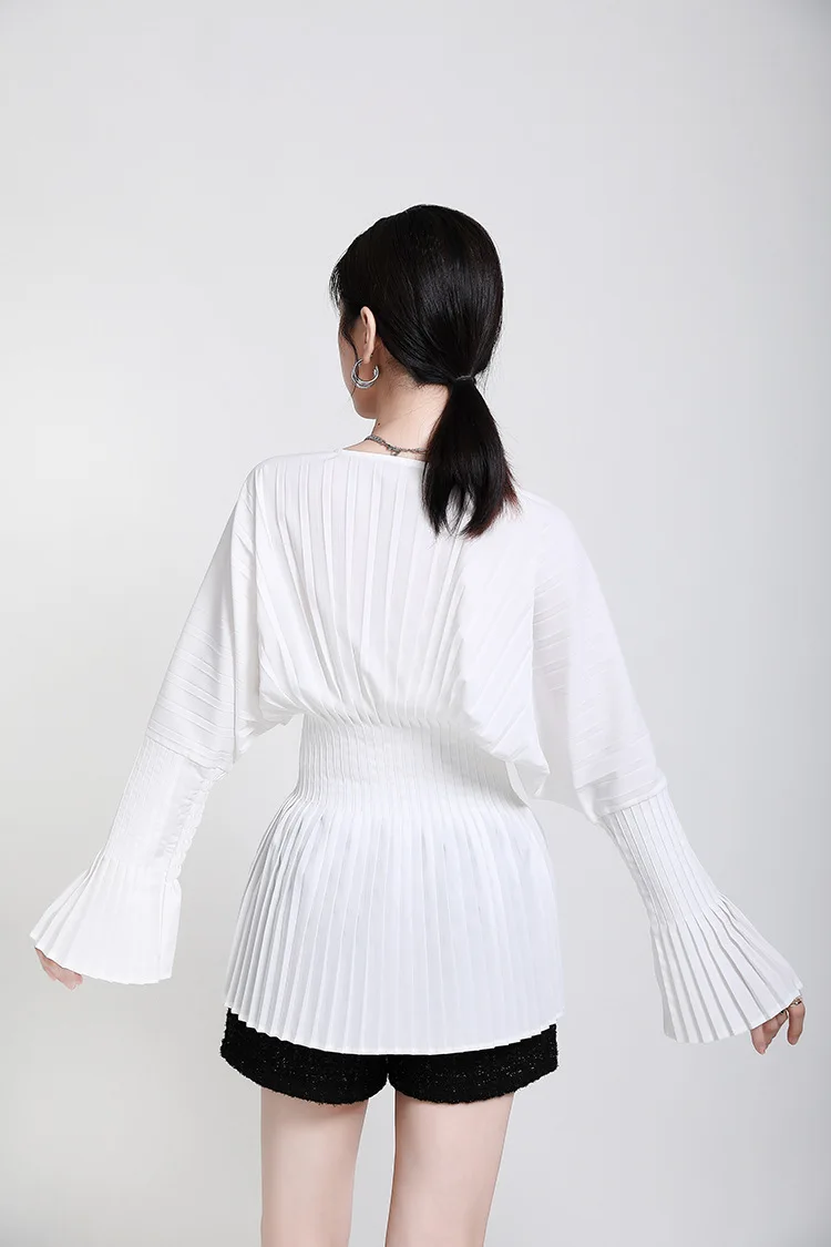

2021 Spring Sexy Pleated Shirts V-neck Women's Shirt Design Flare Sleeve Slim Waist White Casual Tops Blouse