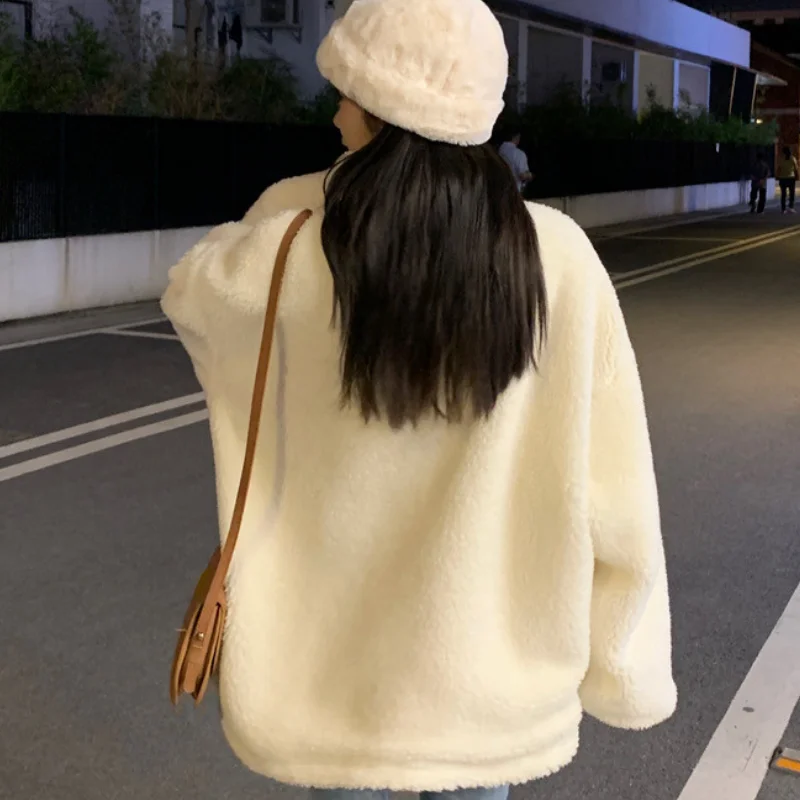 

2021 fashion simple female autumn and winter new stand-up collar loose lamb wool warm white jacket trendy top