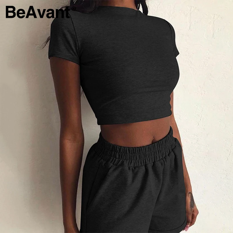 Женская блузка в горошек BeAvant короткая с v-образным вырезом и оборками уличный