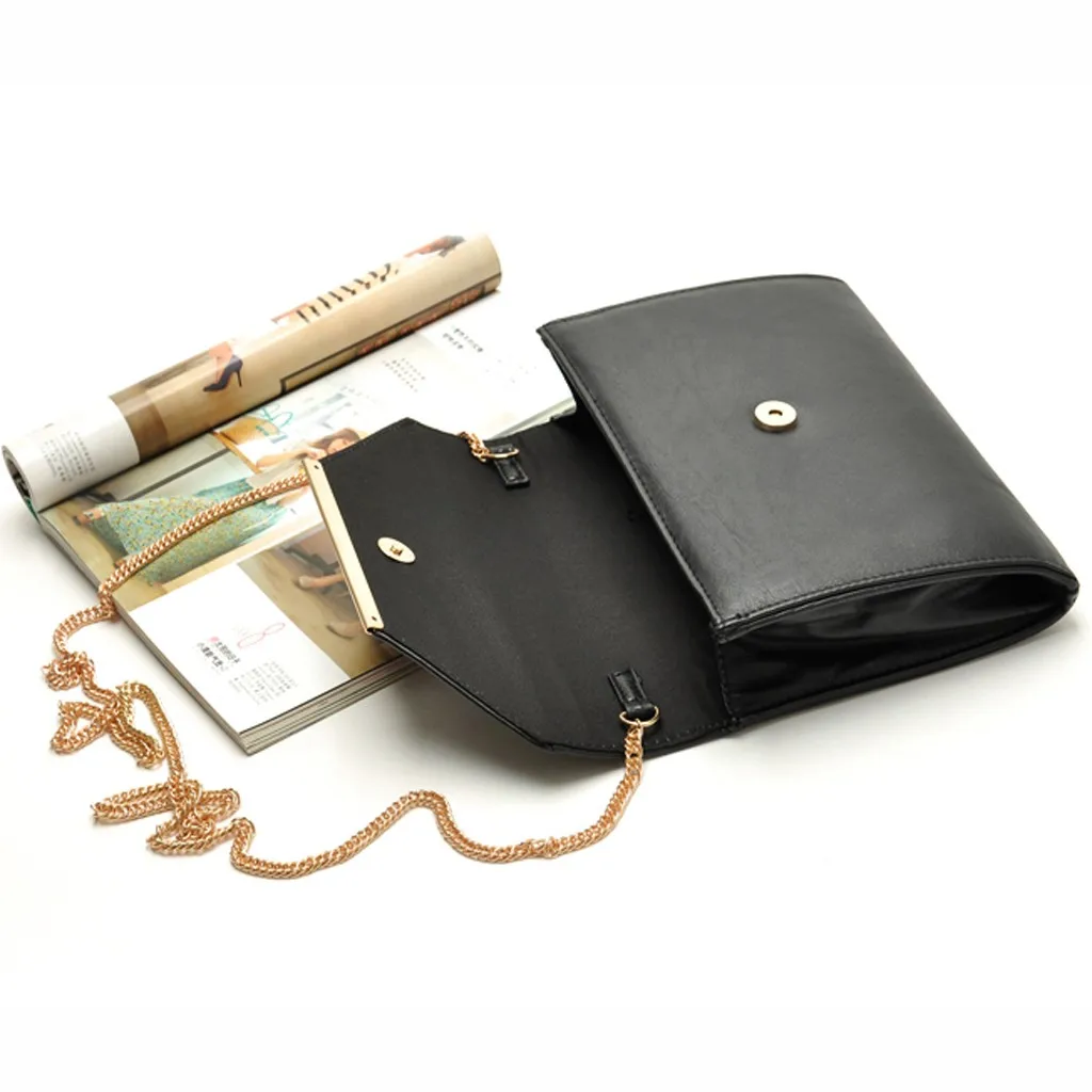 Женская сумка однотонная простая на плечо модная маленькая квадратная цепочке