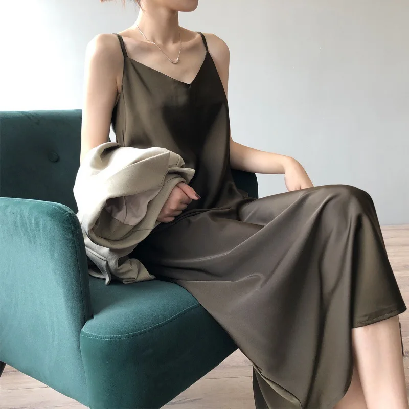 

New Women's V-neck Satin Halter Dress Women's Fashion High Quality Summer Dress Sexy Spaghetti Strap Satin Long Party Dress