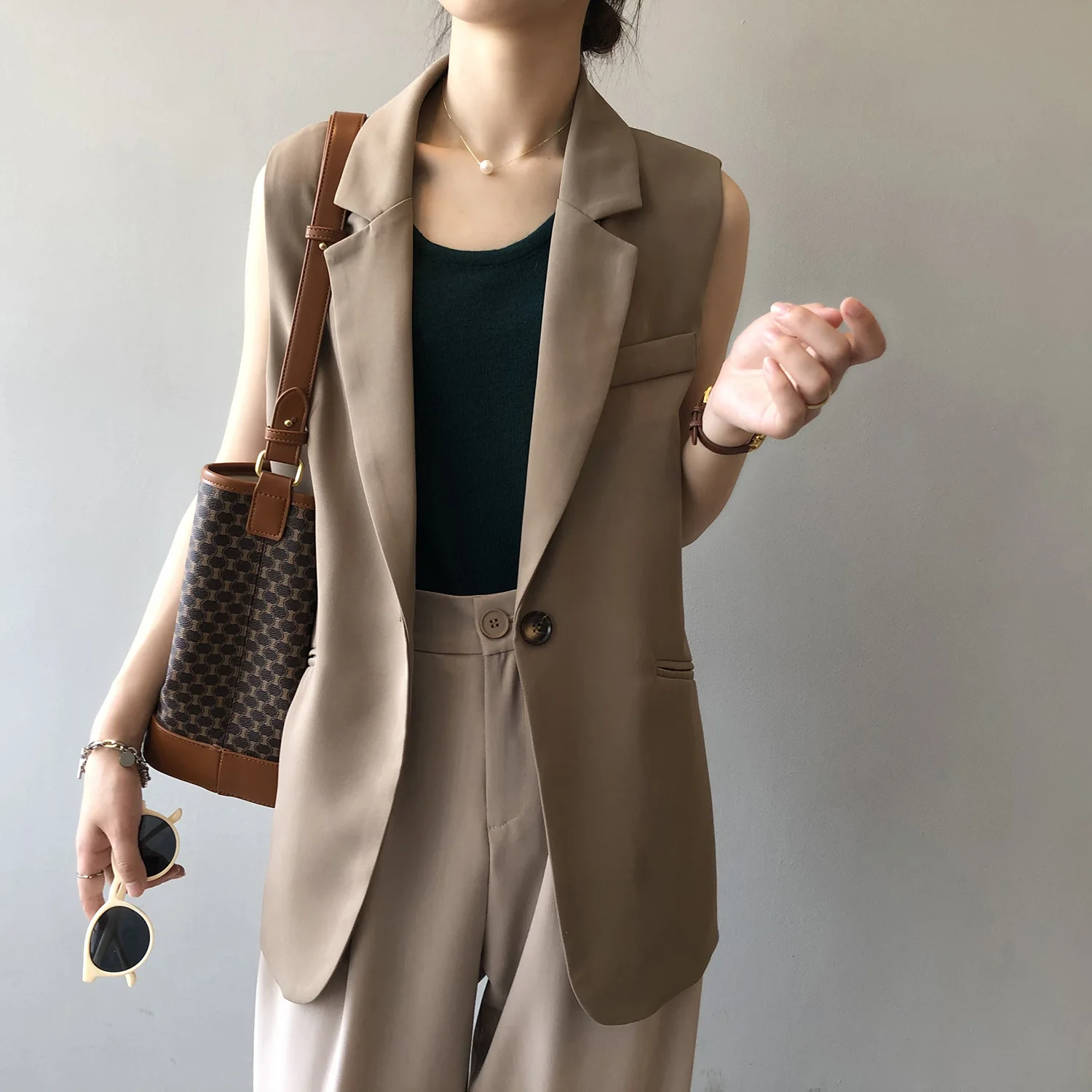 

Шикарный осенний Повседневный женский жилет без рукавов, элегантная Корейская одежда, Женский Топ, жилет, кардиган, Офисная Женская верхняя...