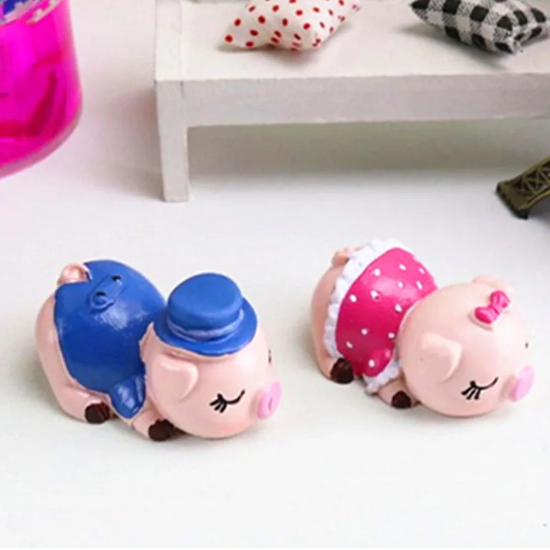 

1Pair Wedding Couple Ornaments Home Accessories Resin Crafts Kiss Piggy Baking Cake Decoration Car Decor