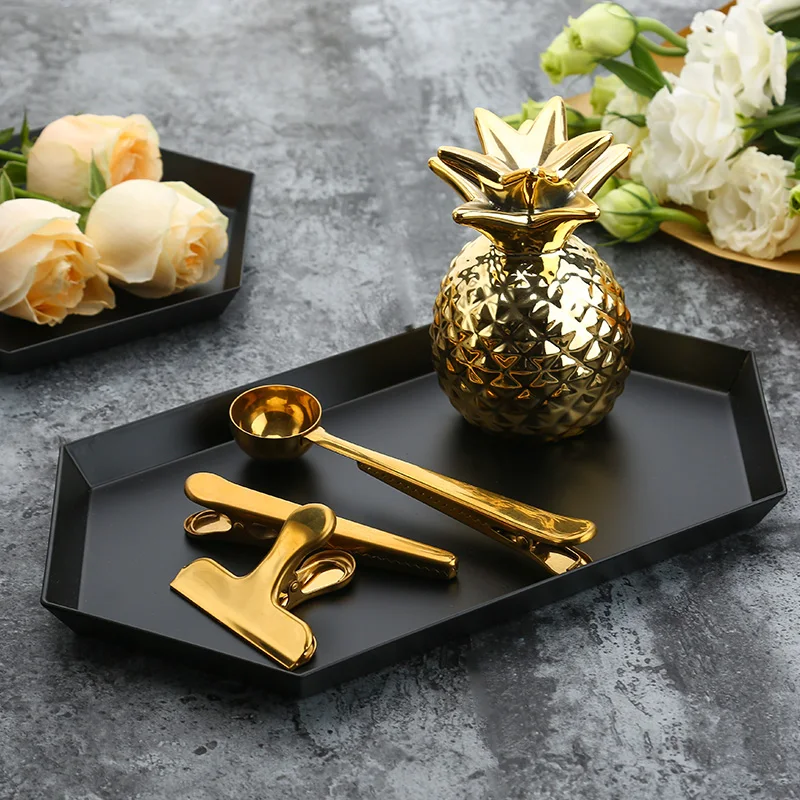 Поднос скандинавском с геометрическим рисунком алмазными металлическими