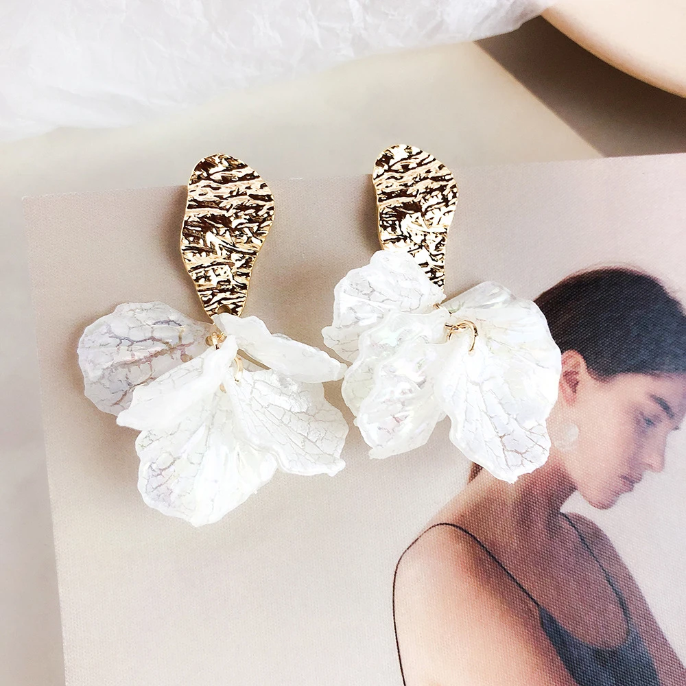 

Simple Fashion Eardrop Petals Deserve To Act The Role Of Female Pendant Earrings