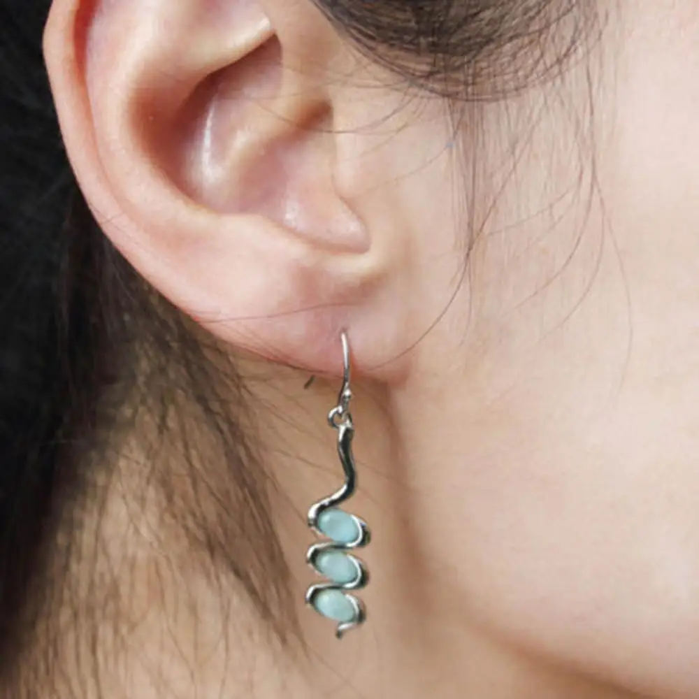 Длинные висячие серьги с волнистым камнем свисающие в виде лиримара из