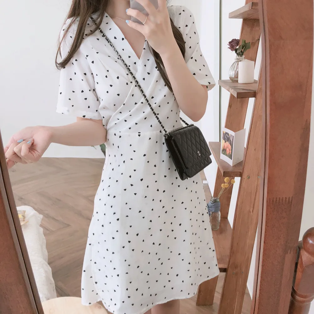 2020 Girl's love print one-piece V-neck dress waist slim Korean version of the chic ruffle A-line | Женская одежда