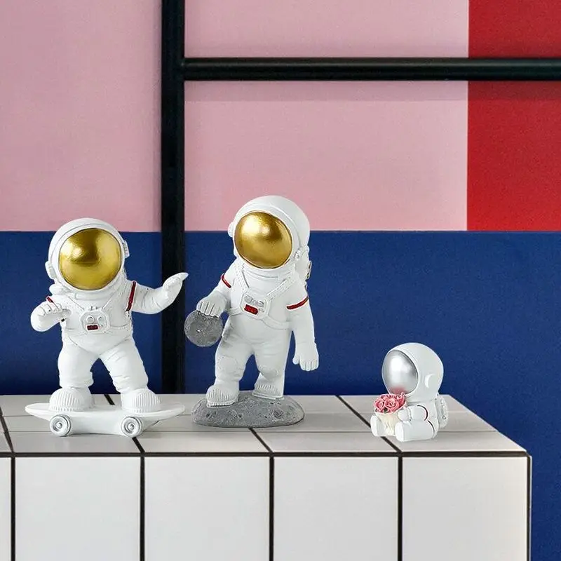 

Nordic Children'S Room Decoration Resin Astronaut Decoration Resin Astronaut Decoration Study Decoration Living Room Decoration