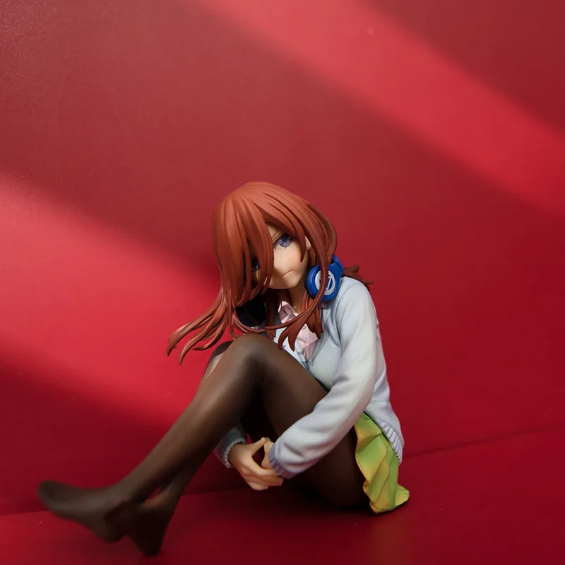 

1PC 19cm Anime Figur Toy Kotobukiya The Quintessential Quintuplets Miku Nakano PVC Toy Action Figure Girl on The Desk Model Toy