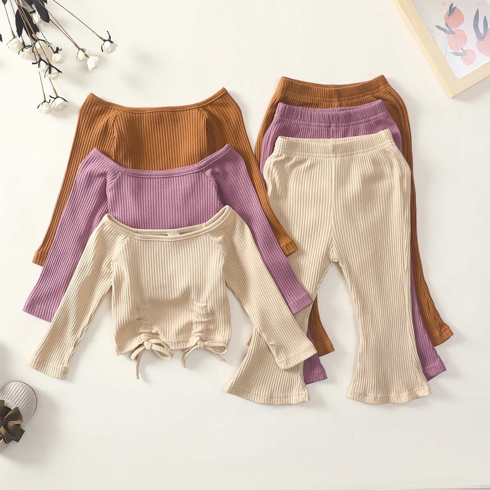 

Осенняя одежда для маленьких девочек, однотонный комплект в полоску, топ с вырезом лодочкой и длинными рукавами на шнуровке и брюки-клеш