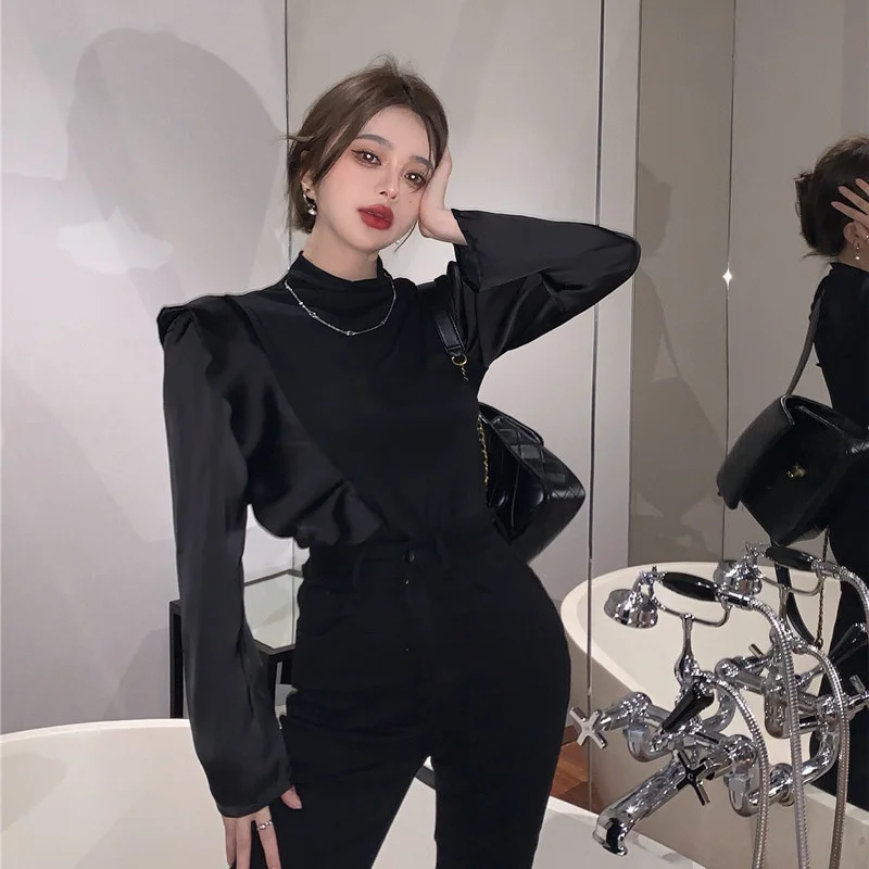 

Bottomed shirt women's design sense, small crowd, built-in T-shirt, slim and chic in autumn and winter, black long sleeve semi