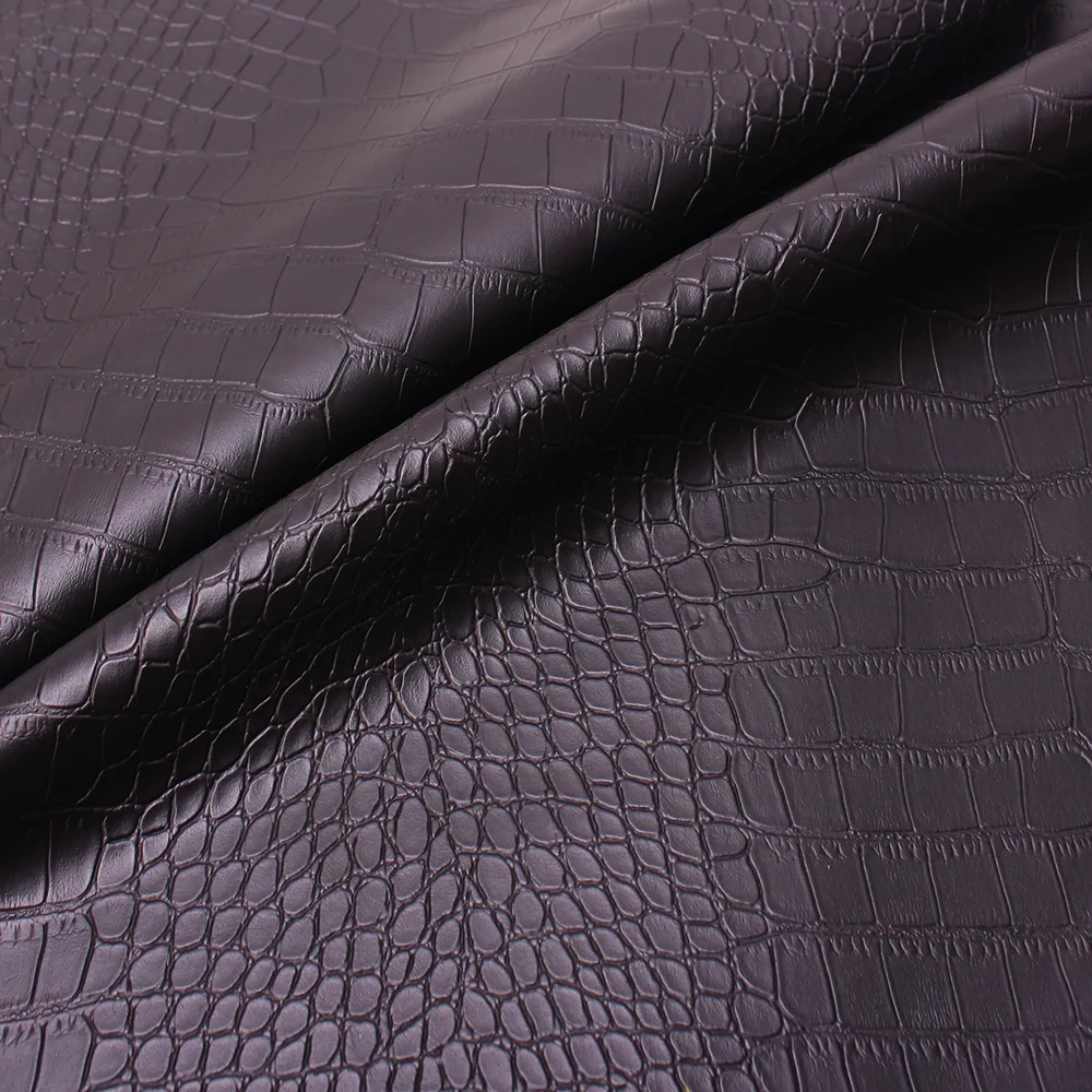 Хороший черный матовый искусственный крокодиловый рисунок в полоску