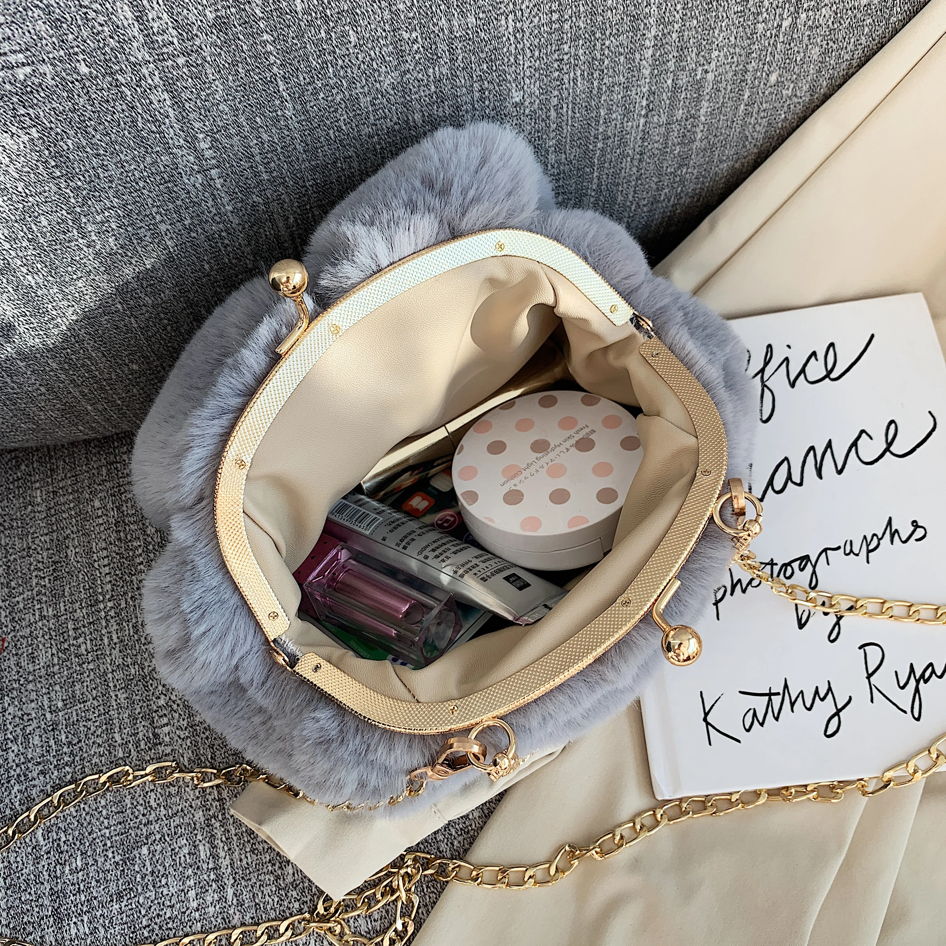 Мягкая женская сумка плюшевая с кроликом осенне-зимняя модная Новая вечерняя