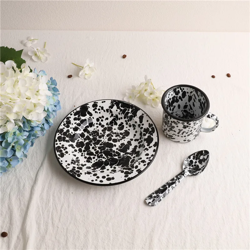 Черные чернила с мраморным узором для завтрака в клетку форме сердца плоская