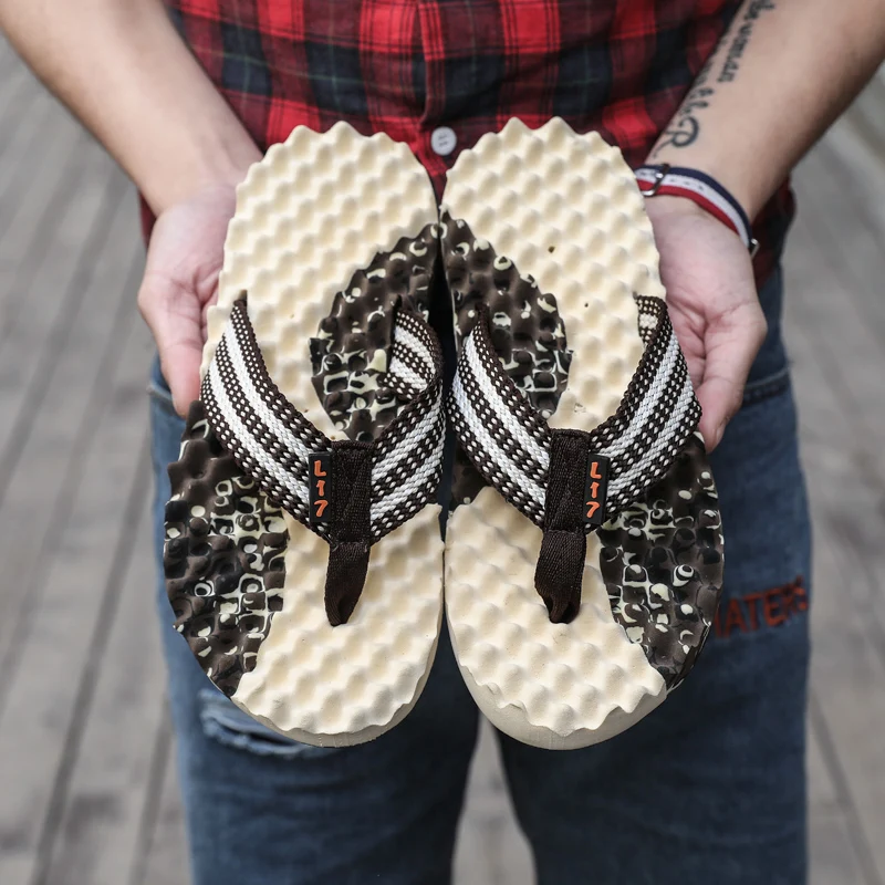 BROWN of style-2 Zapatillas hombre; Новинка года; Вьетнамки; мужские уличные повседневные красивые тапочки; высококачественные мужские банные тапочки на плоской подошве в полоску - Цвет: BROWN of style-2