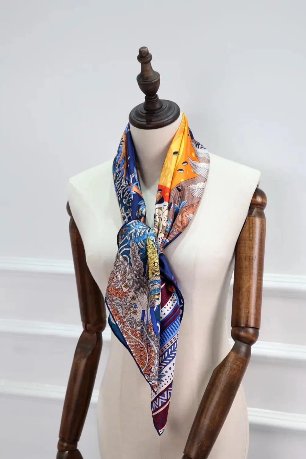 

2020 new arrival fashion brand classic sun 100% silk scarf 90*90 cm square shawl twill wrap for women free shipping