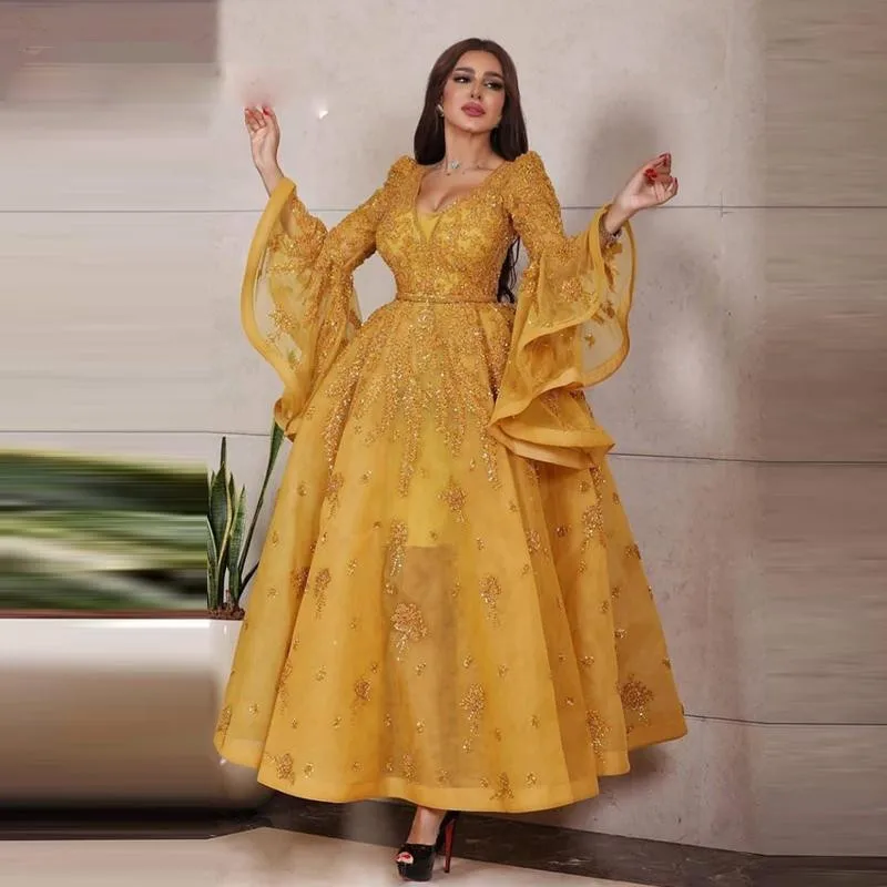

Gold Muslim Evening Dresses A-line V-neck Long Sleeves Appliques Beaded Dubai Saudi Arabia Long Prom Dress Gown Robe De Soiree