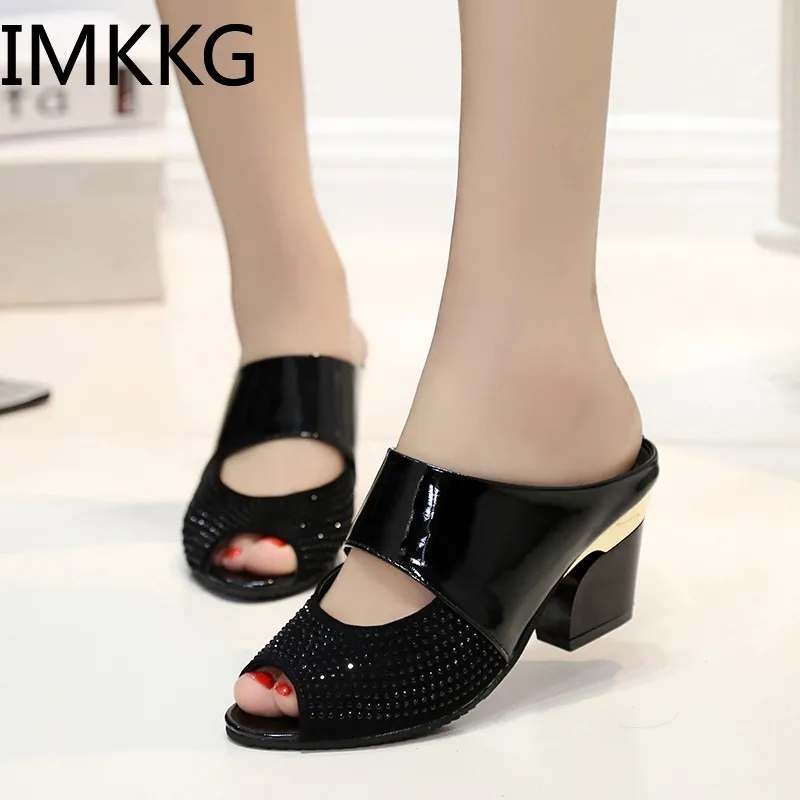 Женские сандалии на квадратном каблуке летние разноцветные модные шлепанцы с