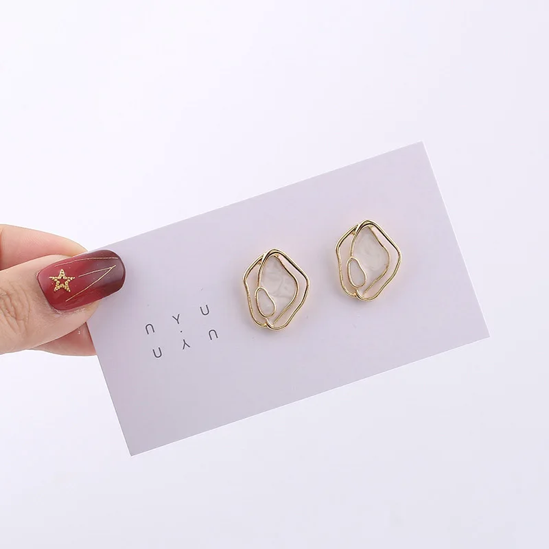 

Fashion Irregular Geometric Earrings Imitating Shell Metal Earrings for Women Party Jewelry Wholesale