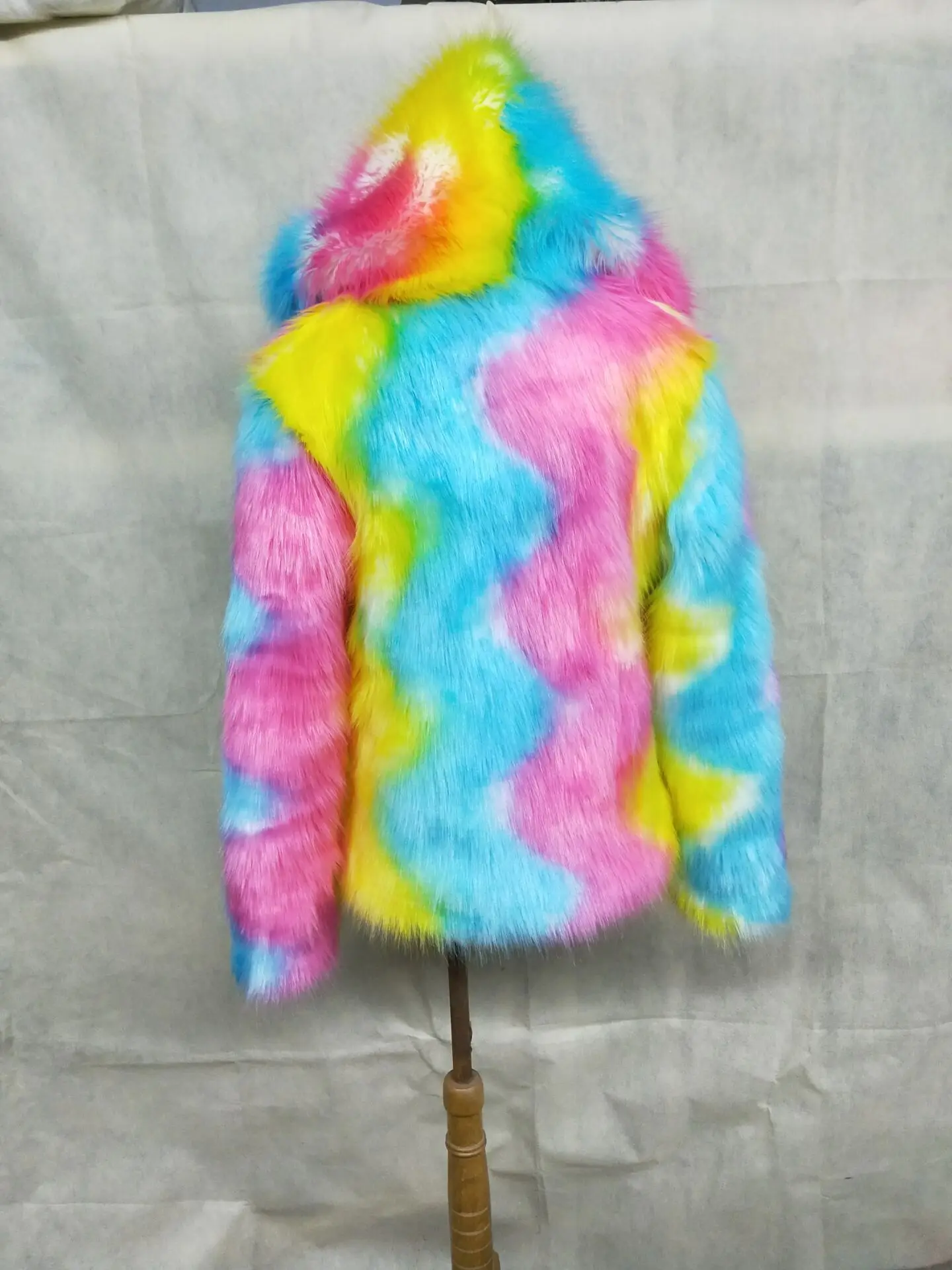 Imitation Fur Ladies Short Hooded Coat Color Fox Fur Thick Warm Fur Coat