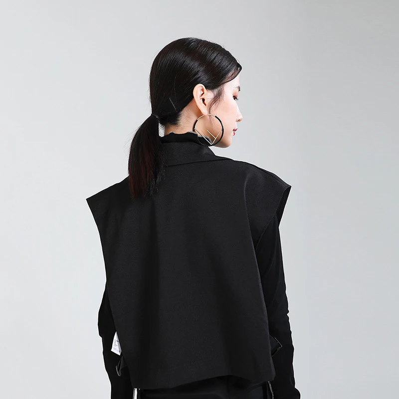 

[EAM] Women Loose Fit Black Pattern Printed Irregular Short Vest New Lapel Sleeveless Fashion Tide Spring Autumn 2021 1Z665